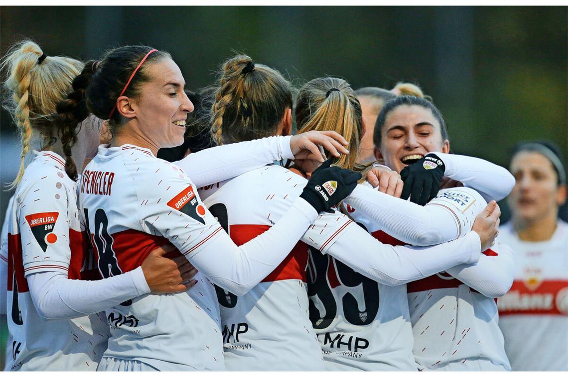 Gewohntes Bild in der Hinrunde: Die VfB-Frauen feiern einen Treffer in der Oberliga.
