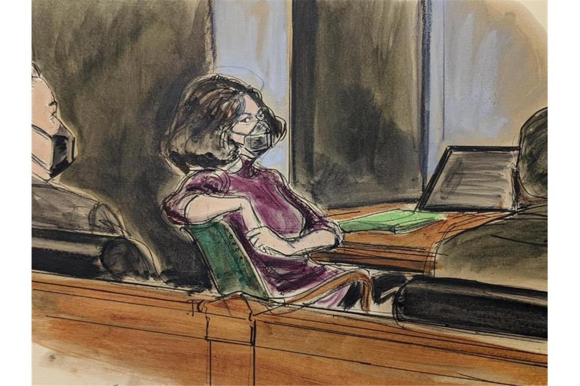 Missbrauch: Epstein-Vertraute Maxwell schuldig Ghislaine Maxwell (M) sitzt während ihres Prozesses wegen Sexhandels im New Yorker Gerichtssaal. Foto: Elizabeth Williams/AP/dpa