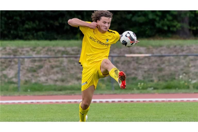 Gian Luca Altobelli nahm aus 25 Metern Maß und traf zum wichtigen 1:0 für den SV Kornwestheim im Derby gegen Drita Kosova Kornwestheim.