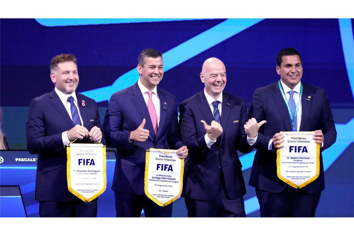 Gianni Infantino (2. von rechts) mit den Verbandsbossen der WM-Gastgeber Südamerikas