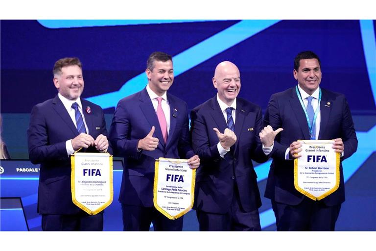 Gianni Infantino (2. von rechts) mit den Verbandsbossen der WM-Gastgeber Südamerikas