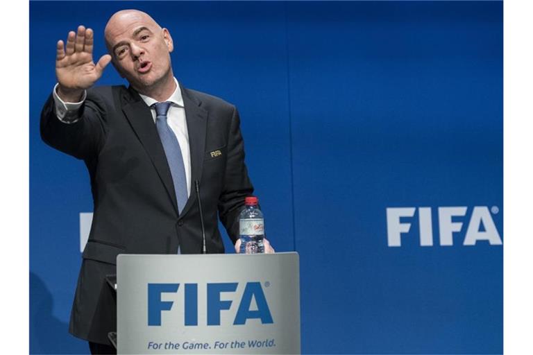 Gianni Infantino steht beim FIFA-Kongress in Paris vor seiner Wiederwahl als Präsident des Fußball-Weltverbandes. Foto: Ennio Leanza/KEYSTONE