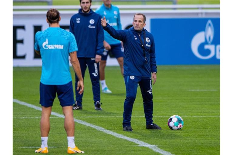 Gibt beim FC Schalke 04 ab sofort sportlich die Richtung vor: Trainer Manuel Baum. Foto: Guido Kirchner/dpa