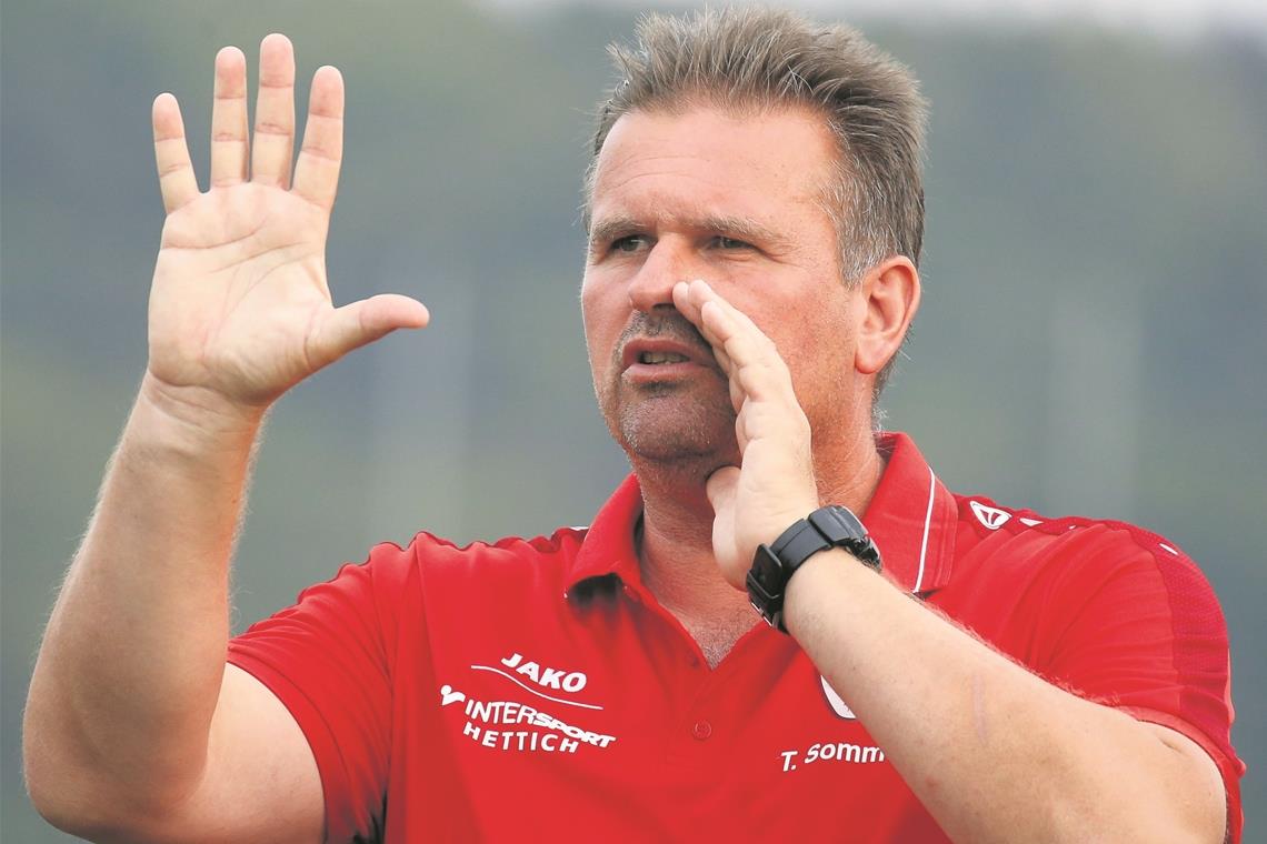 Kehrtwende in der Trainerfrage Gibt beim SVA nur noch bis zum Sommer die Kommandos: Thomas Sommer. Foto: A. Becher