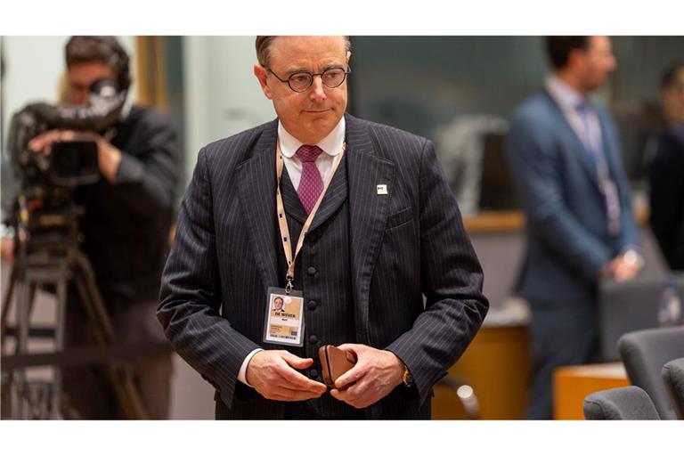 Gibt unter dem Druck der EU-Partner seinen Widerstand gegen die Nutzung von russischem Geld für die Ukraine auf: Belgiens Ministerpräsident Bart De Wever. (Archivbild)