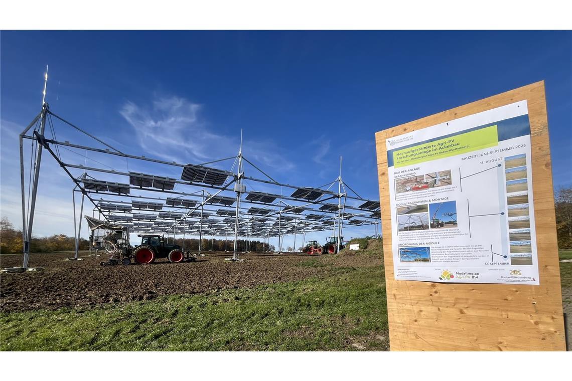 Gilt als Leuchtturmprojekt: Die Agri-PV-Anlage der Universität Hohenheim verbindet Photovoltaik und   Ackerbau.