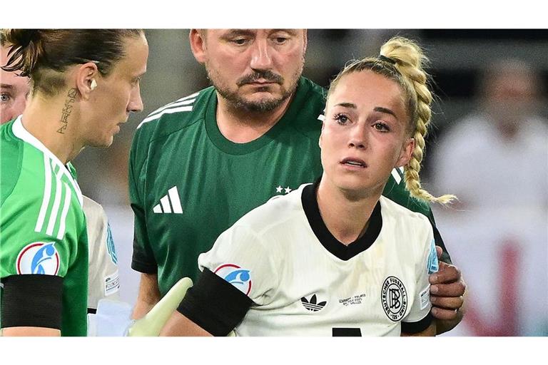 Giulia Gwinn musste gegen Polen verletzt vom Feld.