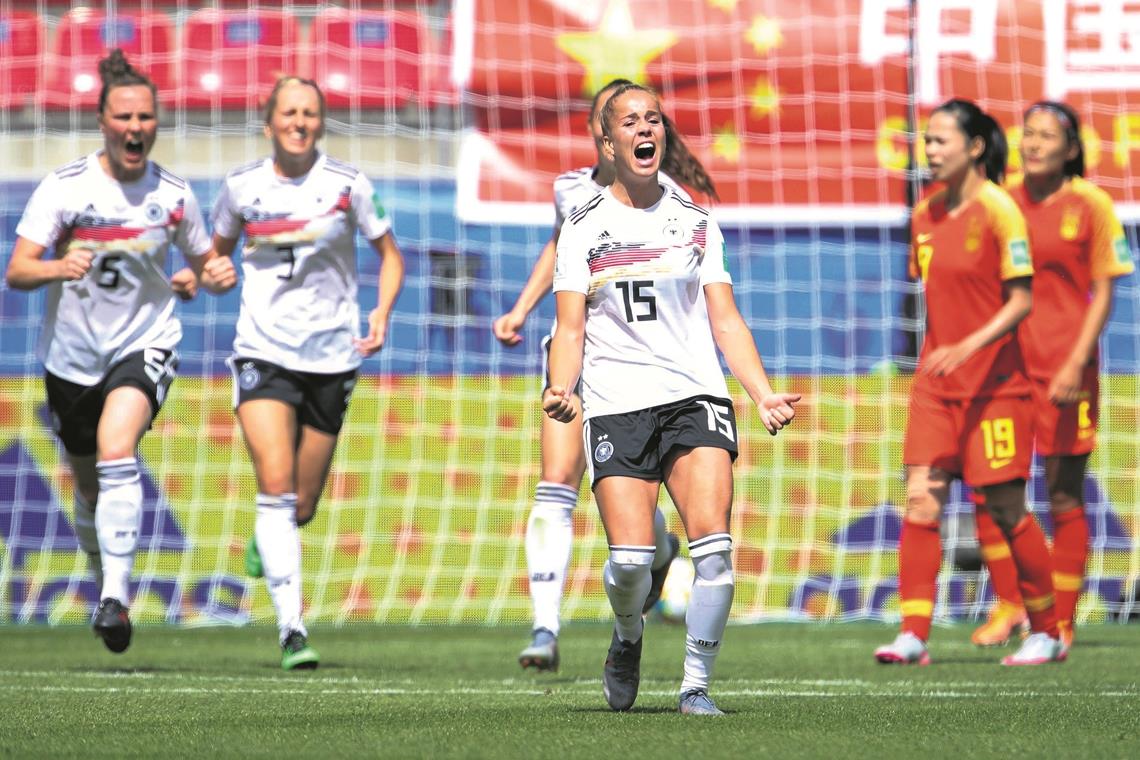 Giulia Gwinn (vorne) ist eine der Hoffnungsträgerinnen in der deutschen Frauen-Nationalmannschaft, die auch die Fußballerinnen aus der Region sehr gut finden. Foto: Imago
