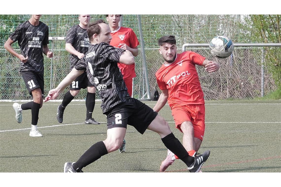Giuseppe Berretta (rechts) ist zurück und prompt am Sonntag ein Startelfkandidat beim TSV Weilimdorf.