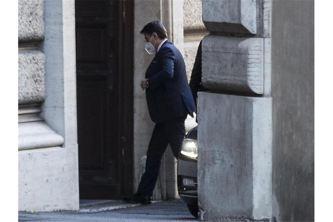 Italiens Regierungschef tritt zurück Giuseppe Conte ist von Staatspräsident Mattarella gebeten worden, mit seiner Regierung vorerst im Amt zu bleiben. Foto: Roberto Monaldo/LaPresse via ZUMA Press/dpa