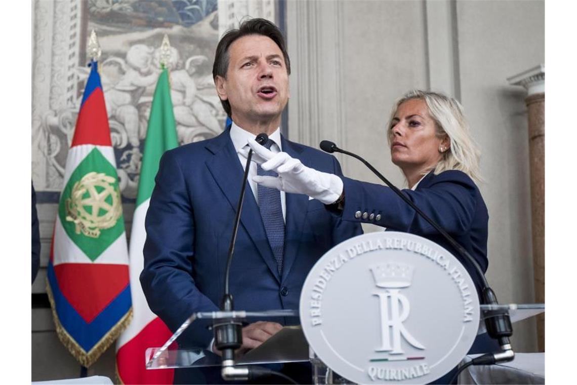 Giuseppe Conte (l), italienischer Ministerpräsident und designierter Premierminister, spricht nach dem Treffen mit Staatspräsidenten Mattarella in Rom. Foto: / Roberto Monaldo/LaPresse/ZUMA Press