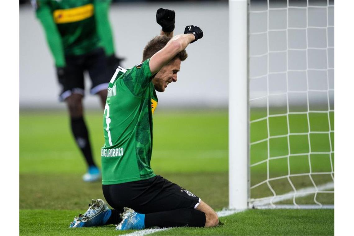 Heimpleite gegen Basaksehir: Gladbach ausgeschieden Gladbachs Patrick Herrmann ärgert sich nach einer vergebenen Torchance. Foto: Marius Becker/dpa