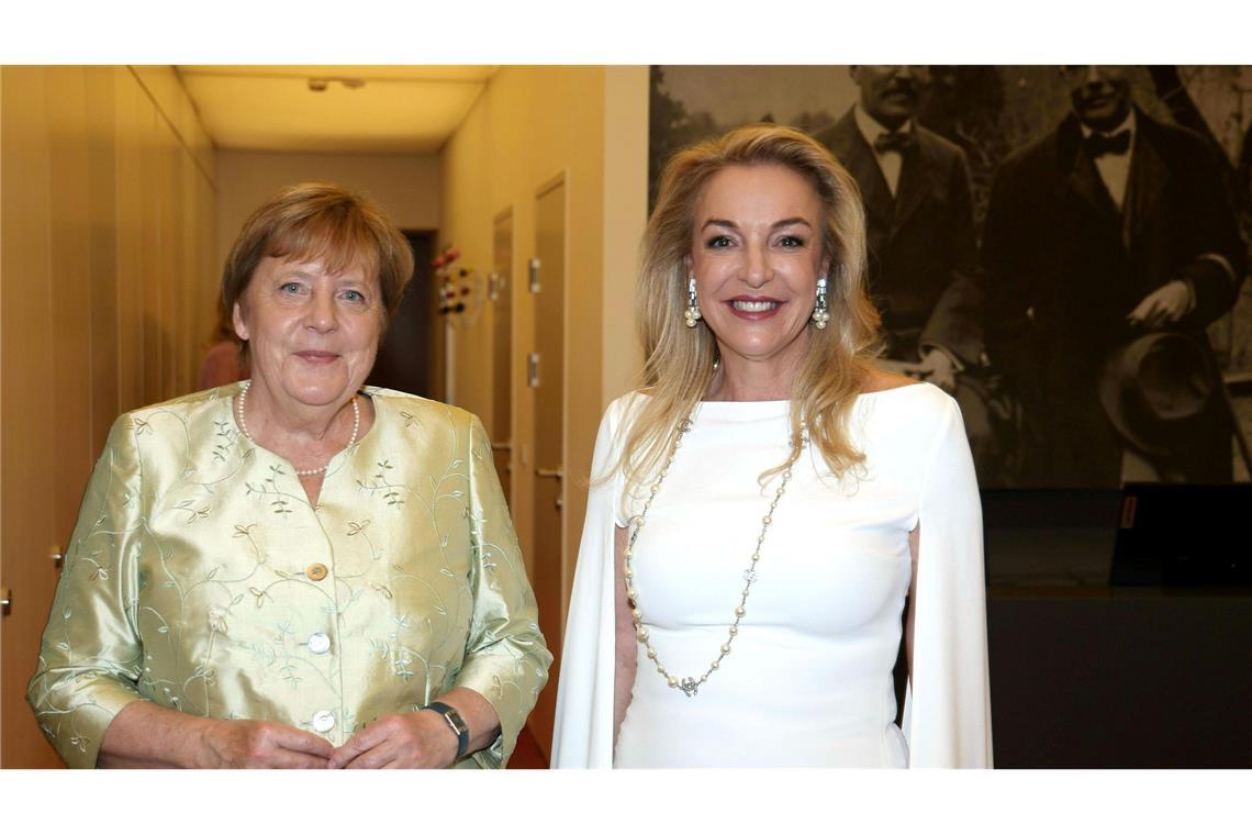 Glänzender Blazer in Salzburg: Ex-Kanzlerin Merkel (l.) und Festspielpräsidentin Kristina Hammer. (Archivbild)