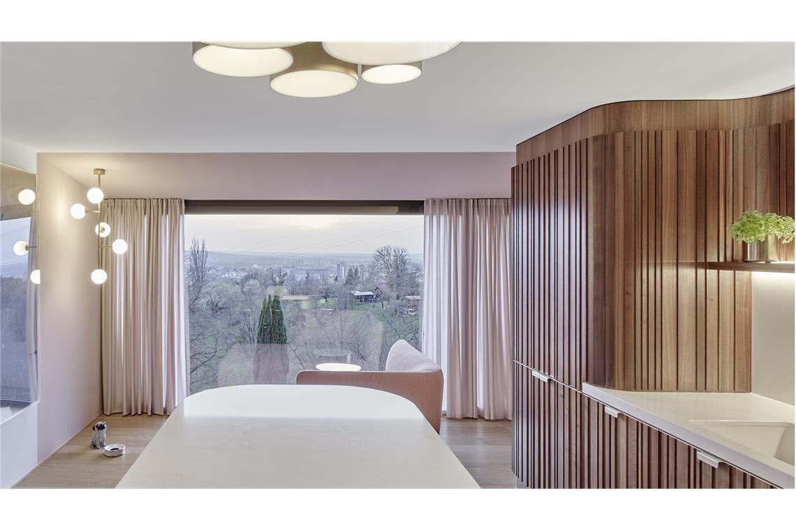 Glamouröses Landleben und geglückter Umbau eines  aus der Nachkriegszeit stammenden Einfamilienhauses in Eningen am Fuße der Alb.