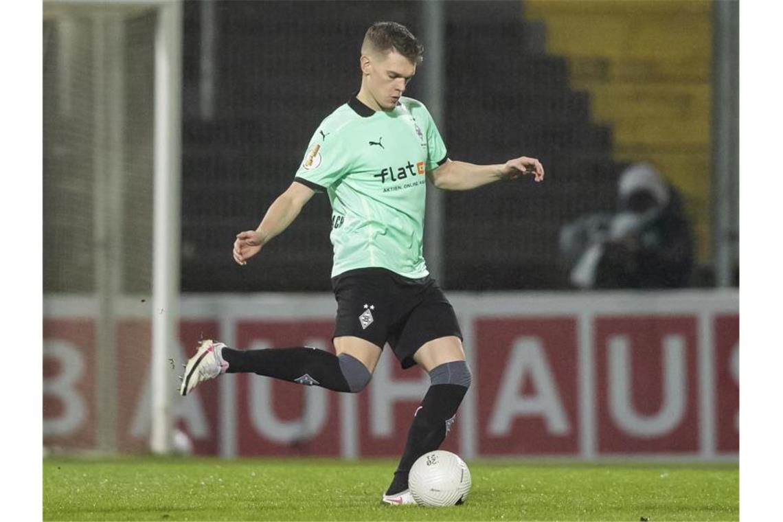 Glaubt nicht, dass Trainer Marco Rose Gladbach nach nur zwei Jahren in Richtung Dortmund verlässt: Matthias Ginter. Foto: Tom Weller/dpa