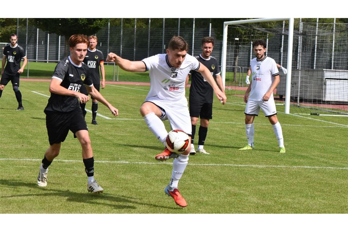 Gleich mal ein kleiner Dämpfer gegen den Vizemeister der Vorsaison: Bezirksliga-Absteiger TSV Dagersheim (in Weiß) versemmelte den Auftakt mit einem 2:3 daheim gegen die SpVgg Aidlingen.