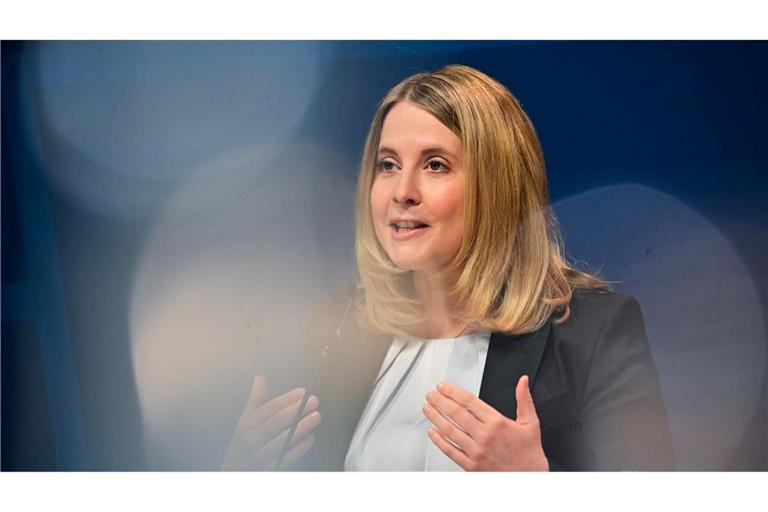 Gleichzeitig gegen Leerstand und Wohnungsnot: Bauministerin Verena Hubertz legt ein neues Förderprogramm auf. (Archivbild)