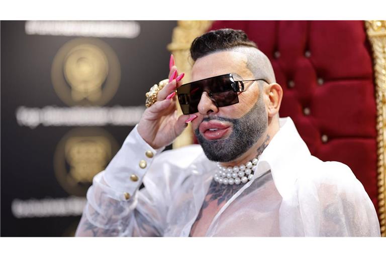 Glööckler begrüßt es, dass erstmal ein Mann im Wettstreit um die Weinmajestät im Finale steht. (Archivbild)