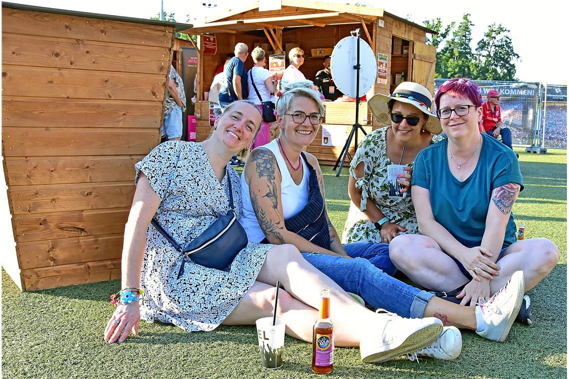 Glück beim Glücksrad: Sandra Schairer, Andrea Ulrich, Tina Bente und Nadine Beer...