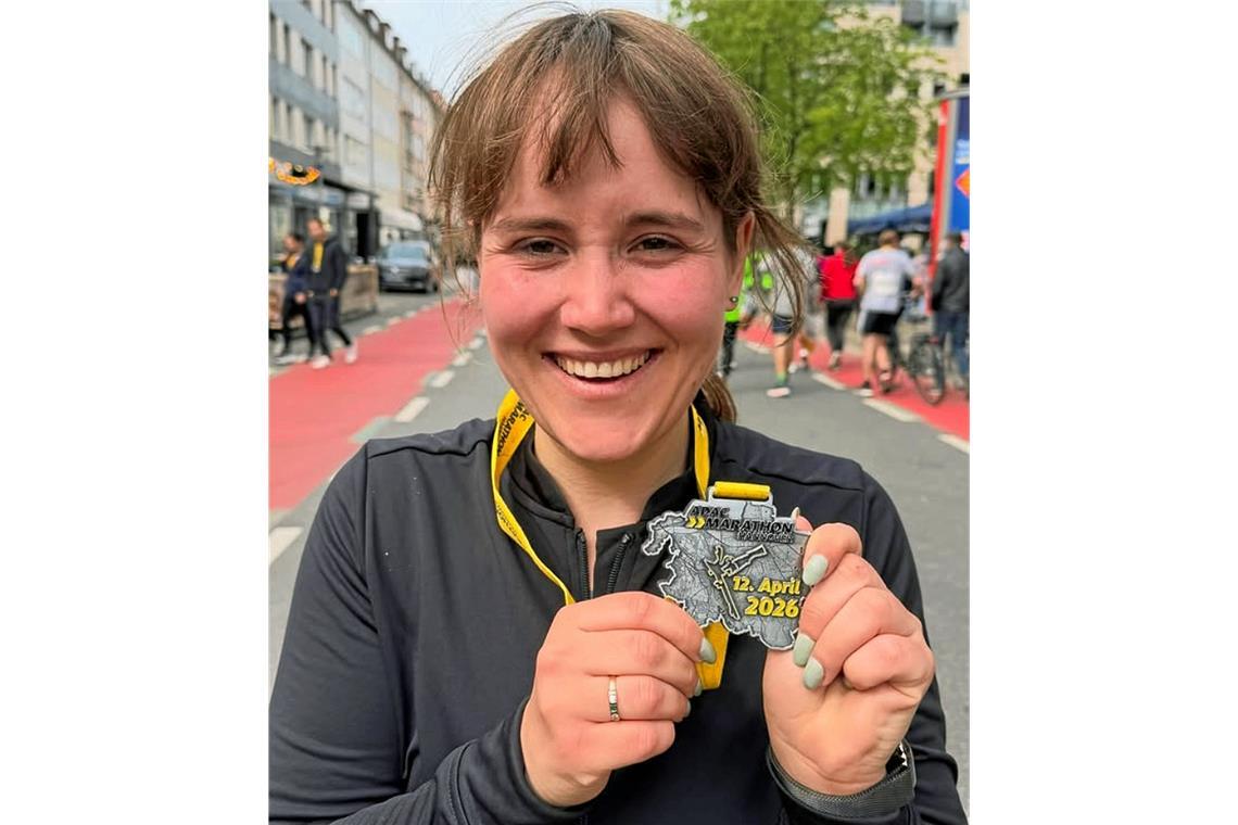Glücklich im Ziel nach 21,1 Kilometern:Ricarda Lang in Hannover.Screenshot: Instagram