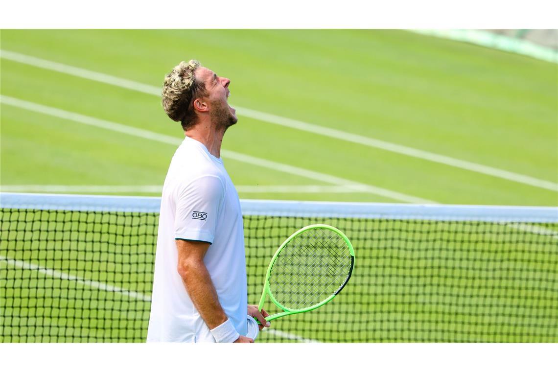 Glücklich und erleichtert feierte Jan-Lennard Struff seinen Zweitrunden-Einzug in Wimbledon.