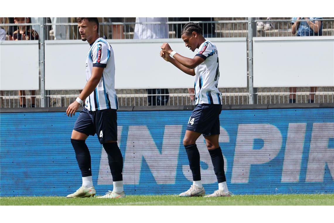 Glücklich weiter ging es im ersten Heimspiel: Neuzugang Melkamu Frauendorf  (re.) sorgte mit Traumtor in der Nachspielzeit für das 3:2 gegen Absteiger SV Sandhausen. 5120 Zuschauer im Gazi-Stadion waren begeistert.