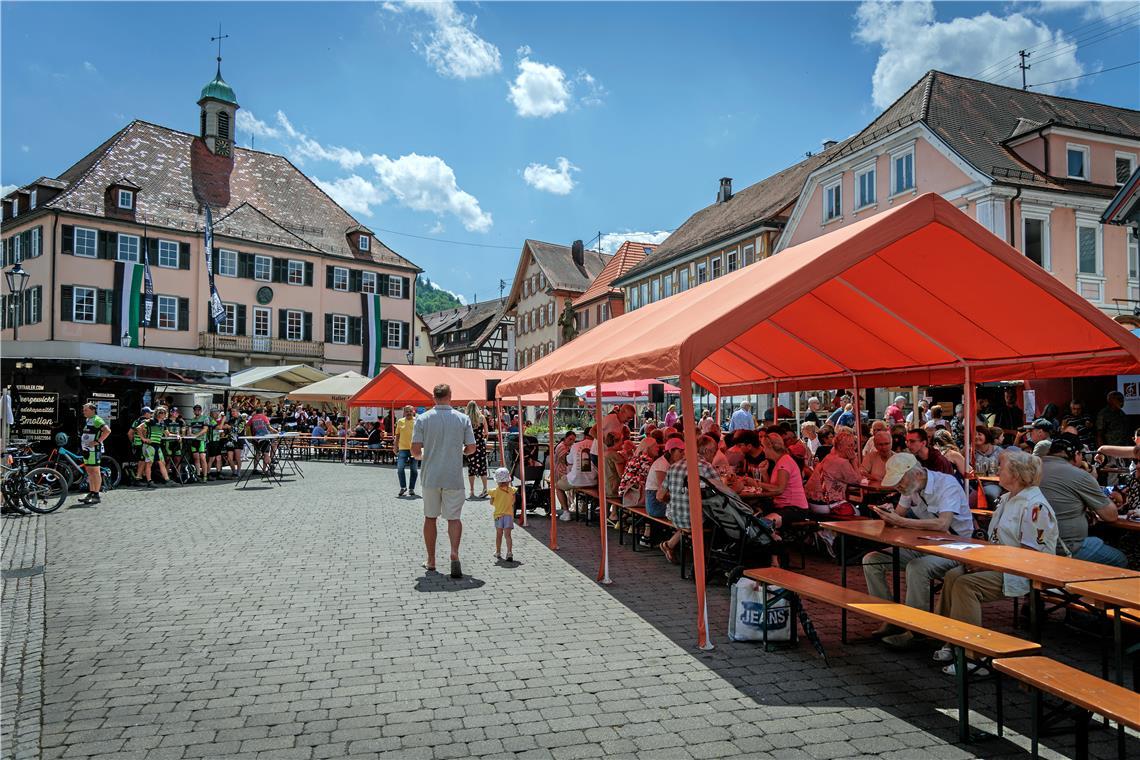 Glücklich wer einen Schattenplatz ergattern konnte.