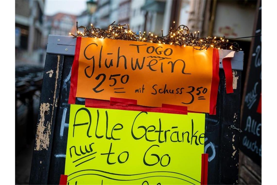 Debatten über Glühwein und Corona-Regeln zum Fest
