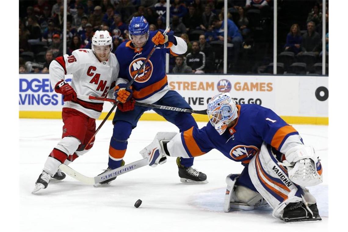 Goalie Thomas Greiss verlor mit den New York Islanders. Foto: Jim Mcisaac/FRE170481/dpa