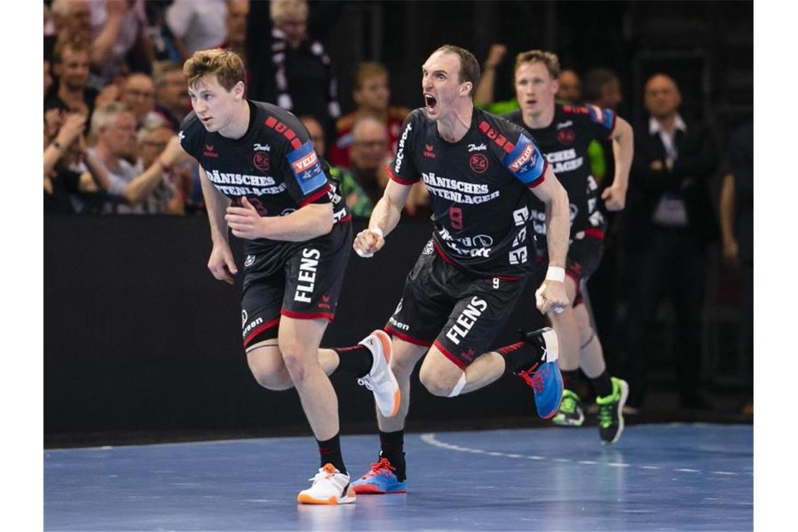 THW Kiel verteidigt Spitzenposition Göran Johannessen (l) war mit sechs Treffer Flensburgs bester Werfer. Foto: Frank Molter/dpa