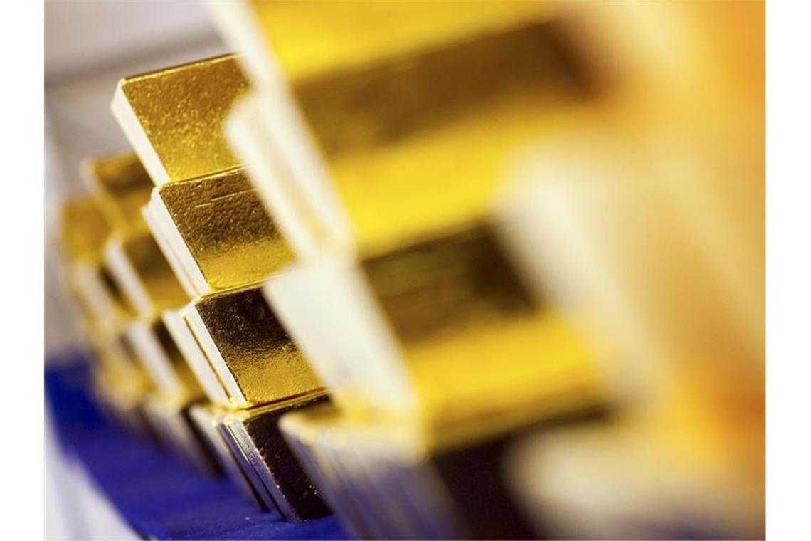 Goldschatz bei Deutscher Börse wächst auf Rekordmenge Goldbarren lagern in einem Tresor der Deutschen Börse AG. Foto: Frank Rumpenhorst/dpa/Archivbild