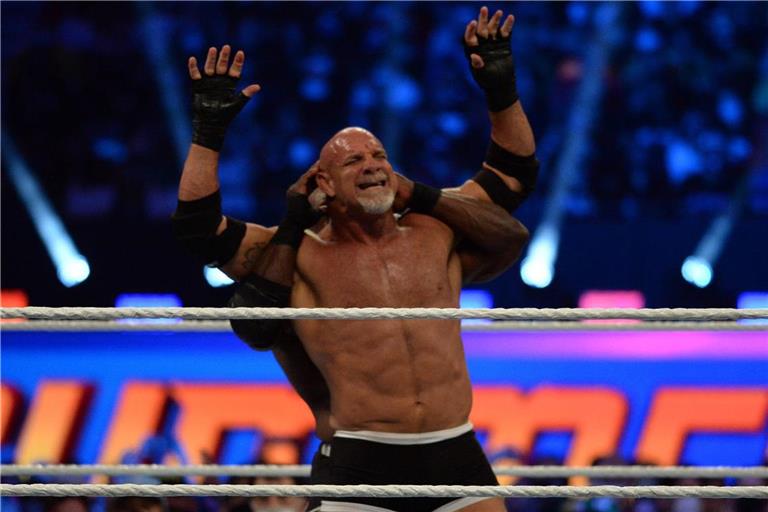 Goldberg hier im Ring mit Bobby Lashley (hinten).