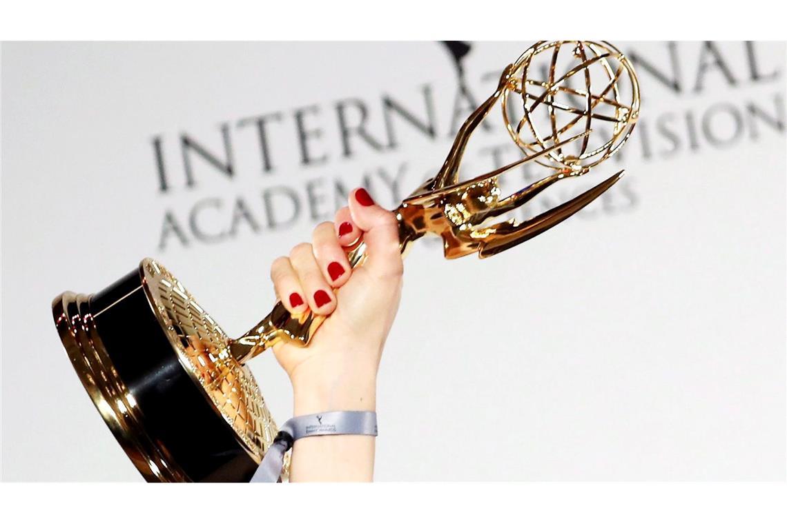 Deutsche Serie "Liebes Kind" gewinnt International Emmy Golden und prestigeträchtig - die Emmy-Trophäe