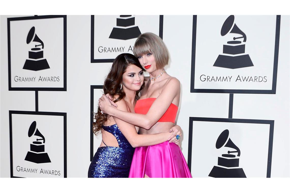 Selena Gomez gibt Einblick in Freundschaft zu Taylor Swift Gomez und Swift besuchen auch zusammen Veranstaltungen, etwa die Grammy Awards 2016. (Archivbild)