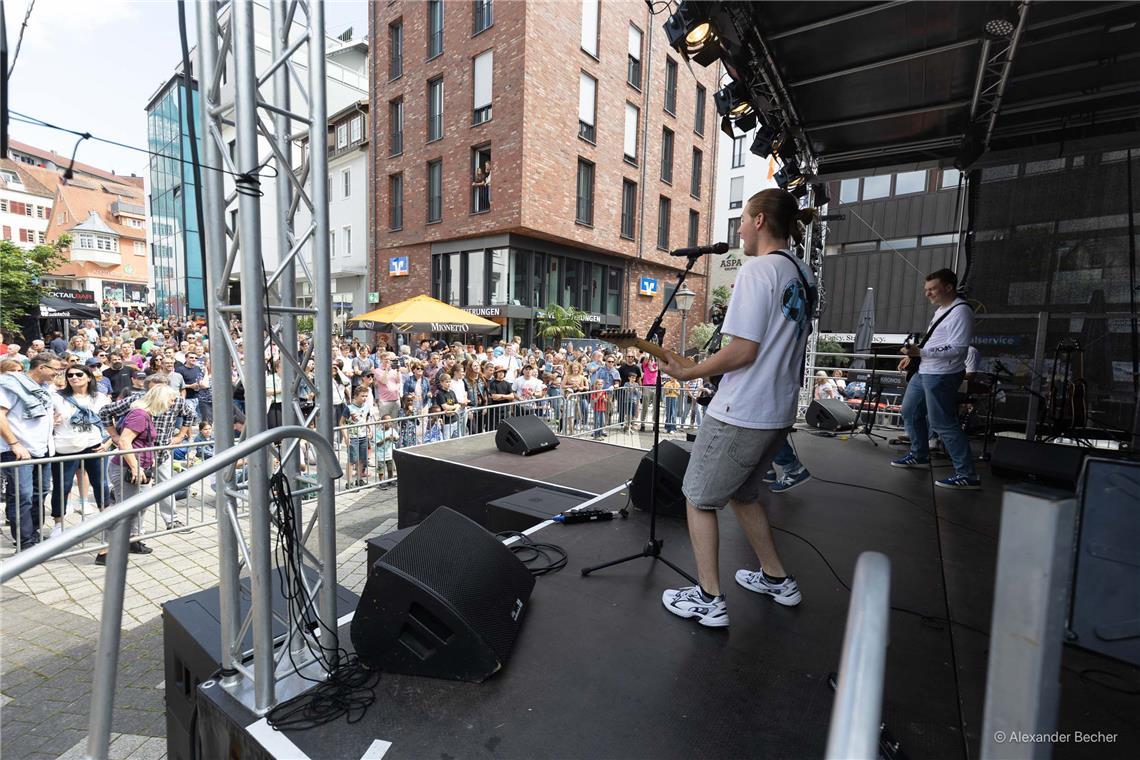 Good Neighborhood belegt den ersten Platz beim Nachwuchsfestival auf dem 52. Bac...