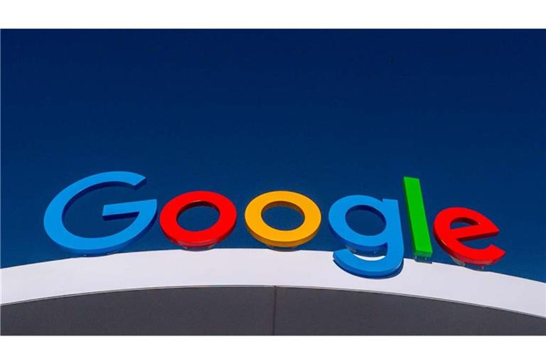 Google steht im Verdacht, Internetseiten von Medien und Verlagen in seinen Suchergebnissen rechtswidrig zu benachteiligen.