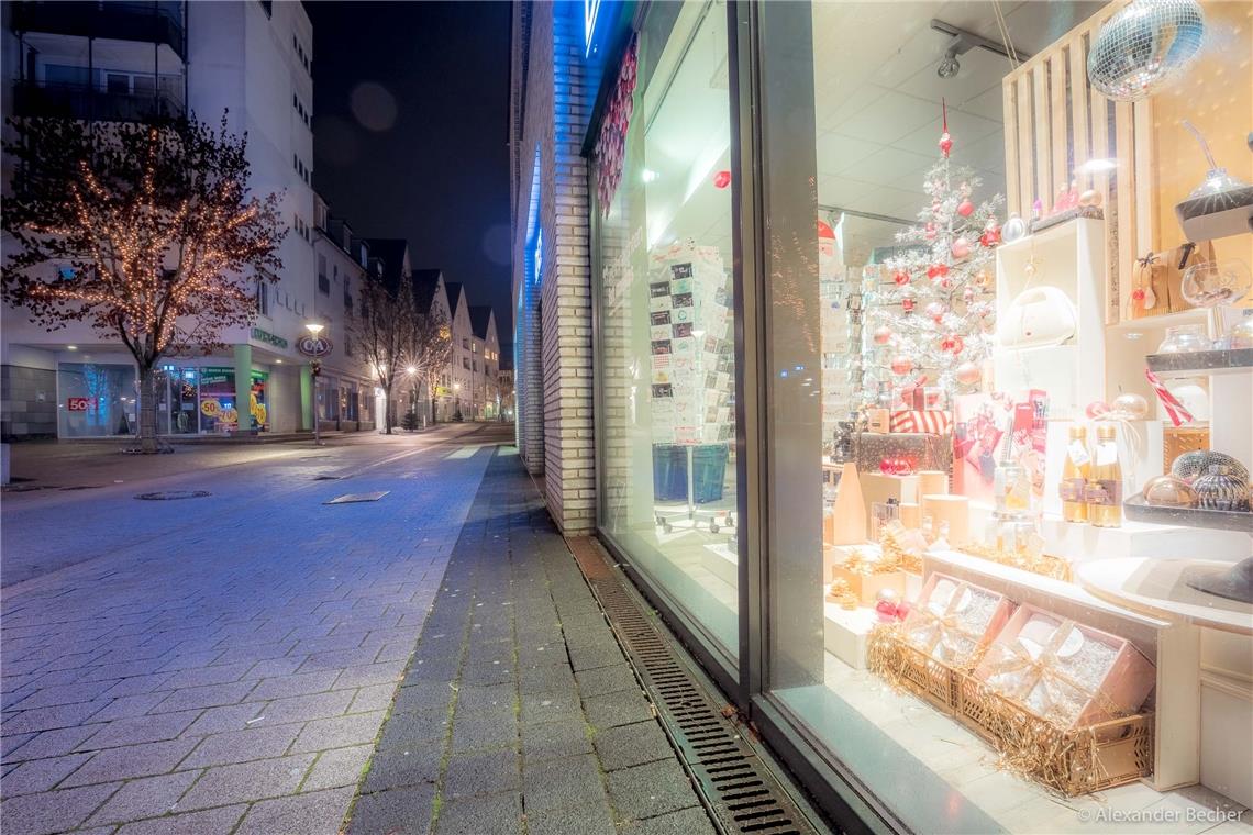 Grabenstrasse // Ausgangssperren . leere Straßen in der Backnanger Innenstadt