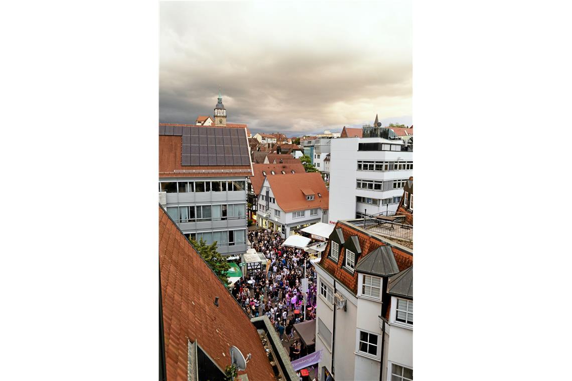 Grabenstrasse vor Merlin // 52. Backnanger Straßenfest, Eröffnungstag, Freitag