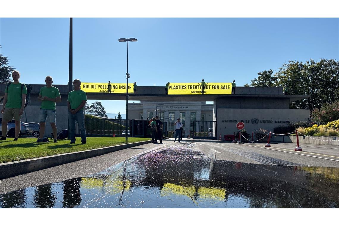Greenpeace protestierte in Genf gegen den Einfluss der Öllobby auf die Verhandlungen. (Archiv)