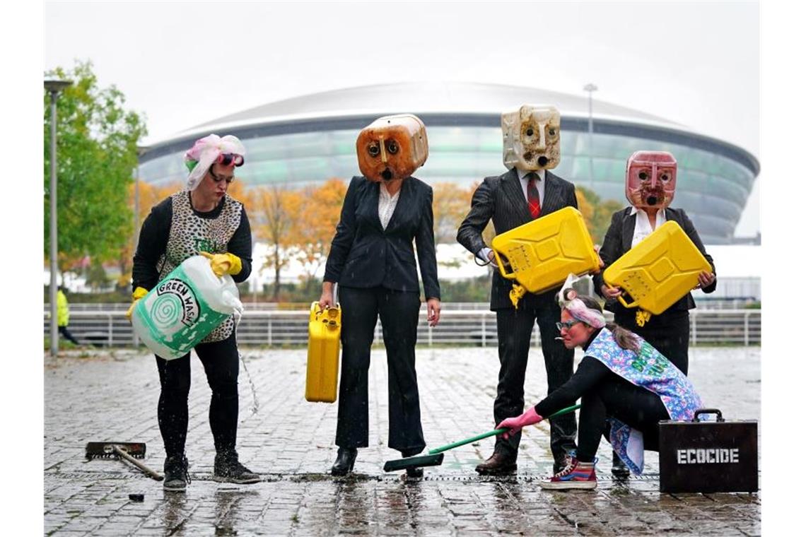 Große Hoffnungen und viele Forderungen an den Klimagipfel „Greenwashing“ bei der Weltklimakonferenz? Aktivisten von „Ocean Rebellion“ protestieren in Glasgow. Foto: Jane Barlow/PA Wire/dpa