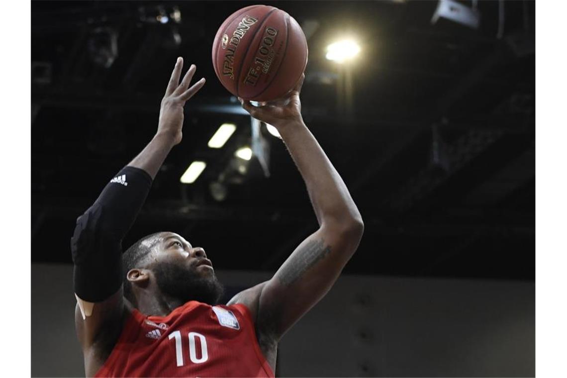 Bayern schlägt Bonn - Bamberg beendet Pleitenserie Greg Monroe war einmal mehr Top-Scorer der Bayern. Foto: Thomas Kienzle/dpa
