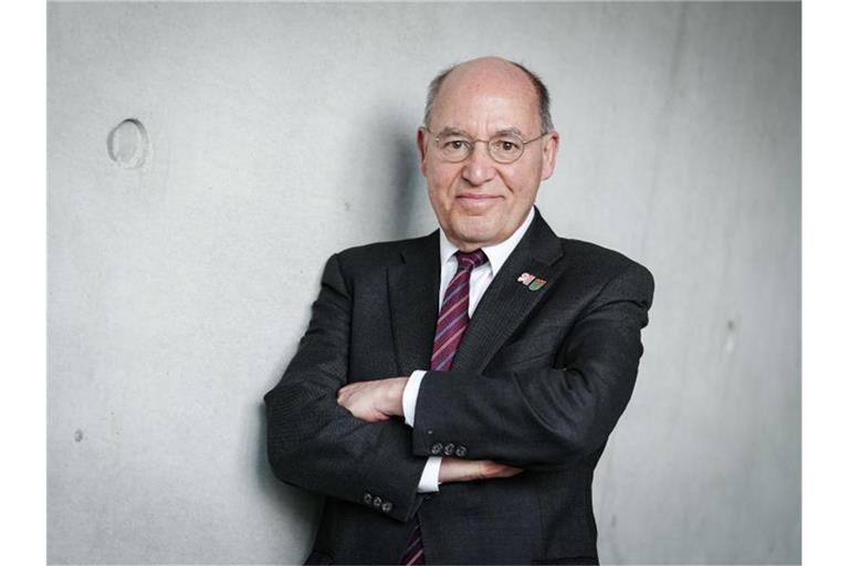Gregor Gysi ist auch Anwalt. Foto: Kay Nietfeld/dpa