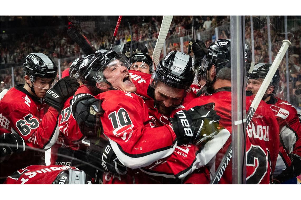 Köln erstmals seit 2014 im Finale - Duell gegen Berlin Grenzenloser Jubel bei den Kölnern nach dem Finaleinzug.