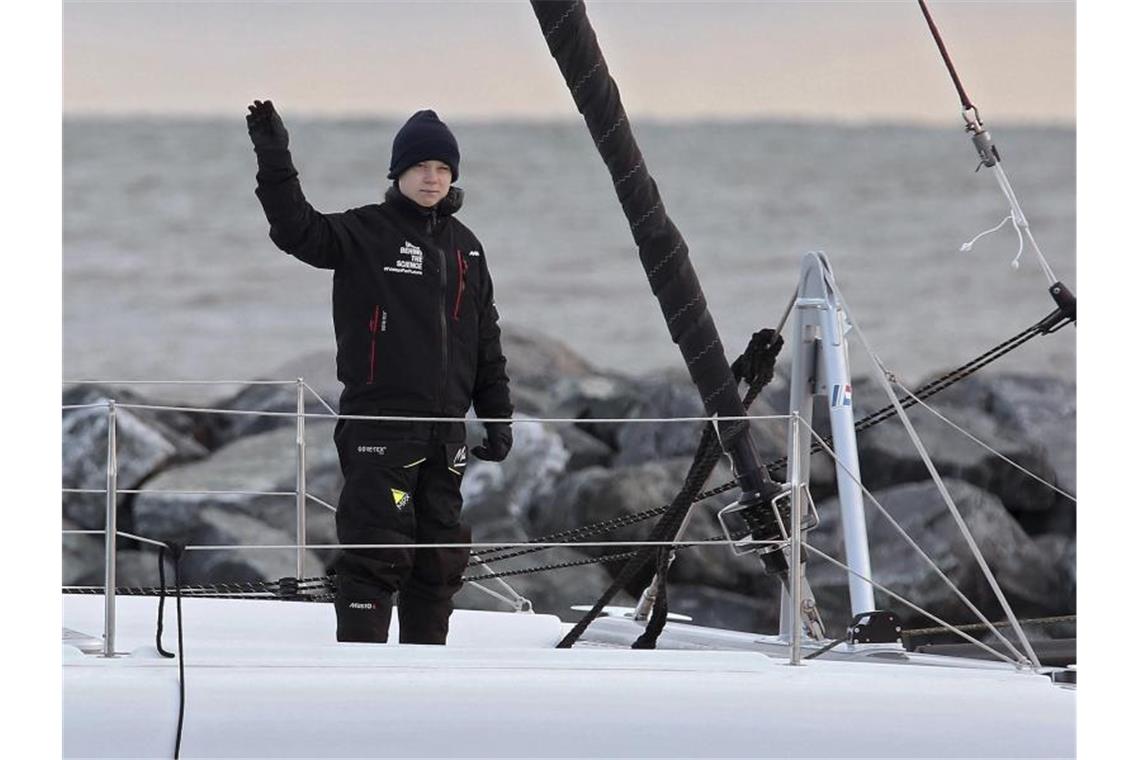 Greta Thunberg kommt nach Atlantiküberquerung in Portugal an Greta Thunberg an Bord des Katamarans „La Vagabonde“. Foto: Rob Ostermaier/The Virginian-Pilot/AP/dpa
