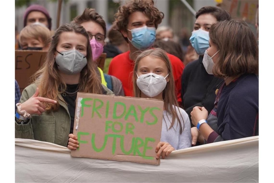 Greta Thunberg nimmt in Berlin am Klimaprotest teil. Foto: Jörg Carstensen/dpa