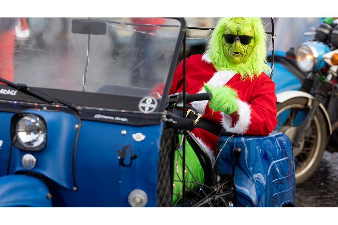 Bilder des Tages Grinch auf dem Domplatz in Erfurt