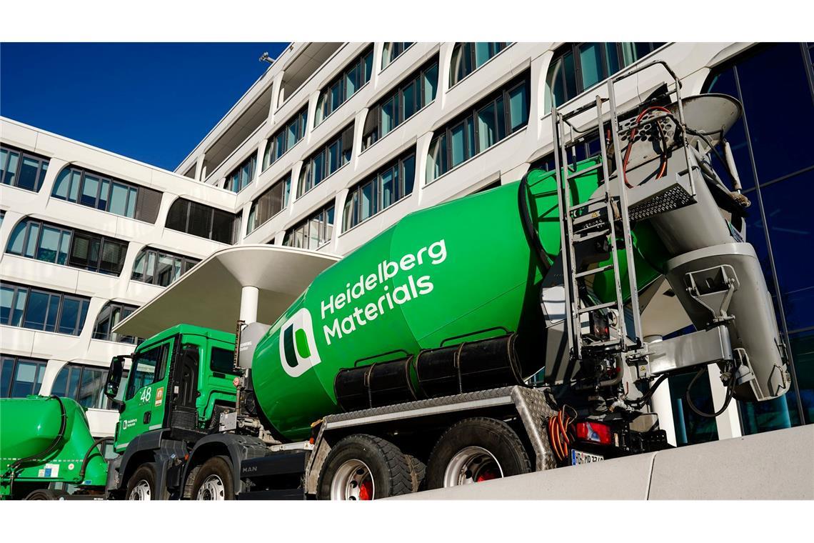 Analyse: Dax-Konzerne senken Treibhausgas-Ausstoß Größter Emittent 2024 blieb - trotz eines leichten Rückgangs - der Baustoffkonzern Heidelberg Materials. (Archivbild)