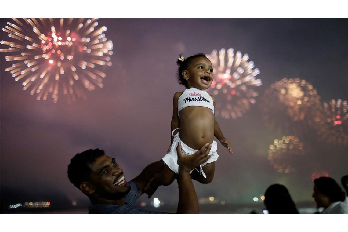 Rio de Janeiro begrüßt neues Jahr mit Feuerwerk und Musik