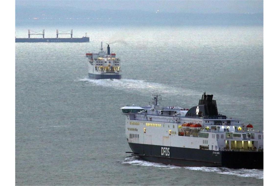 Großbritannen ist nur 34 Kilometer von der EU entfernt: Fähren überqueren bei Dover den Ärmelkanal. Foto: Gareth Fuller/PA Wire/dpa