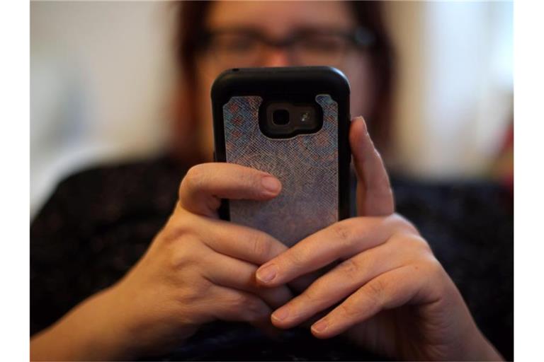 Großbritannien-Reisende mit deutschem Mobilfunk-Anbieter müssen trotz des Brexits weiterhin keine Roaming-Kosten fürchten. Foto: Yui Mok/PA Wire/dpa